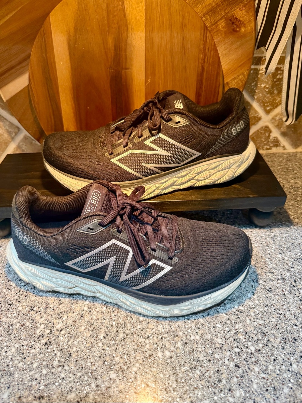 New Balance women  Black and Cream 880 Running Shoes